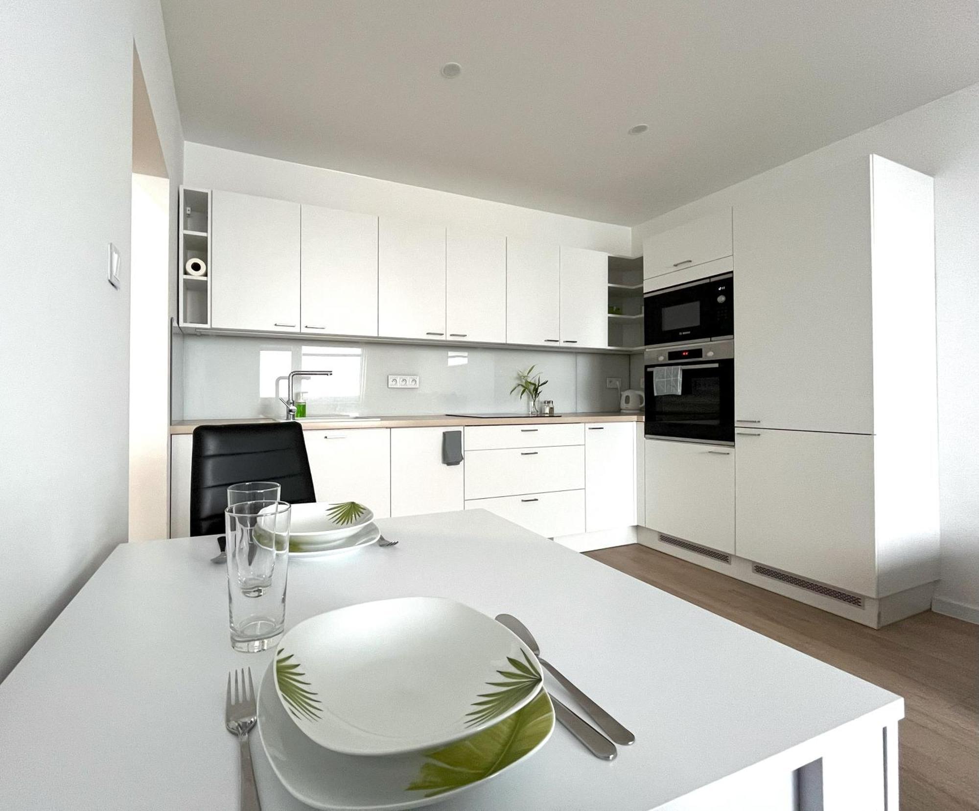 Elegant Escape Apartment III - Free Parking, Easy Access To City Center Братислава Экстерьер фото